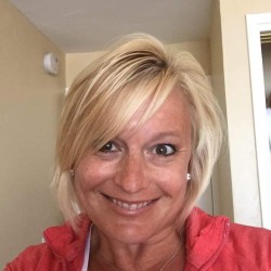 Julene, 19750810, Comox, British Columbia, Canada