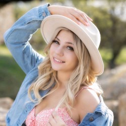 Antonella32, 19950727, East York, Ontario, Canada Antonella32, 19950727, East York, Ontario, Canada