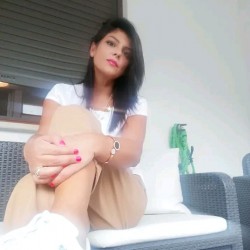 Corinne, 19900808, Aignay-le-Duc, Bourgogne, France Corinne, 19900808, Aignay-le-Duc, Bourgogne, France